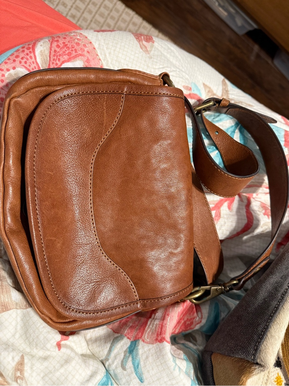 Frye camel tan leather crossbody handbag lining with logo patch